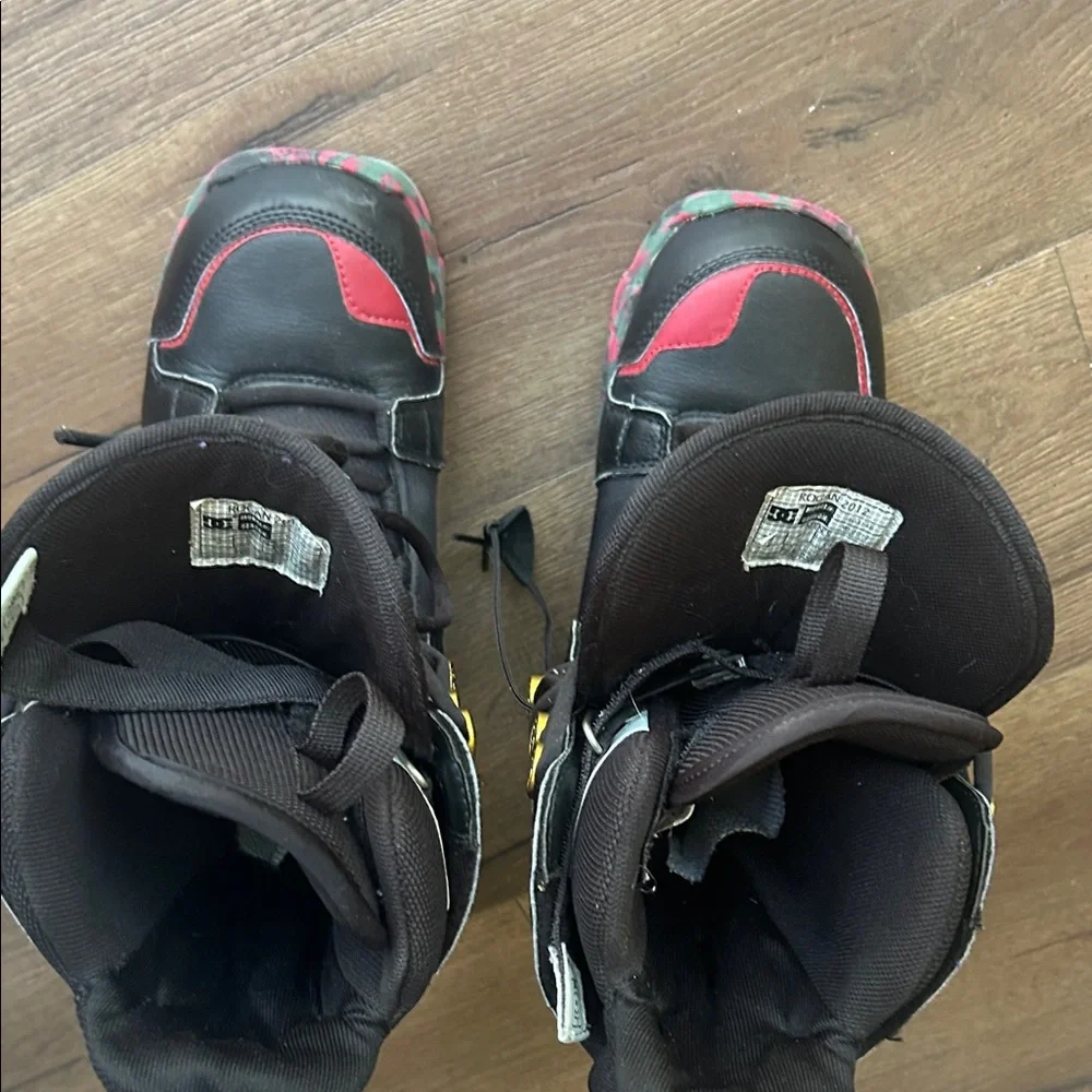 DC Black Snowboard Boots with red Accents and gold Hardware ! Size 7
